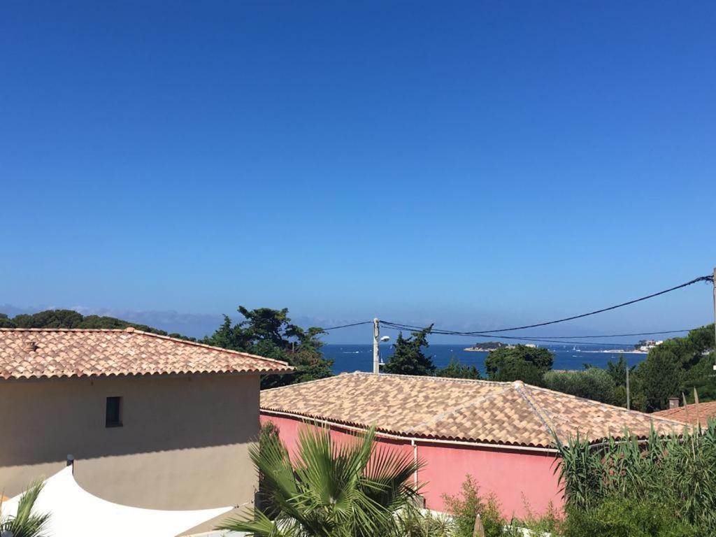Appartement terrasse vue mer, plage gorguette à 1 minute à pied, wifi,clim, parking clos privatif Sanary-sur-Mer Esterno foto