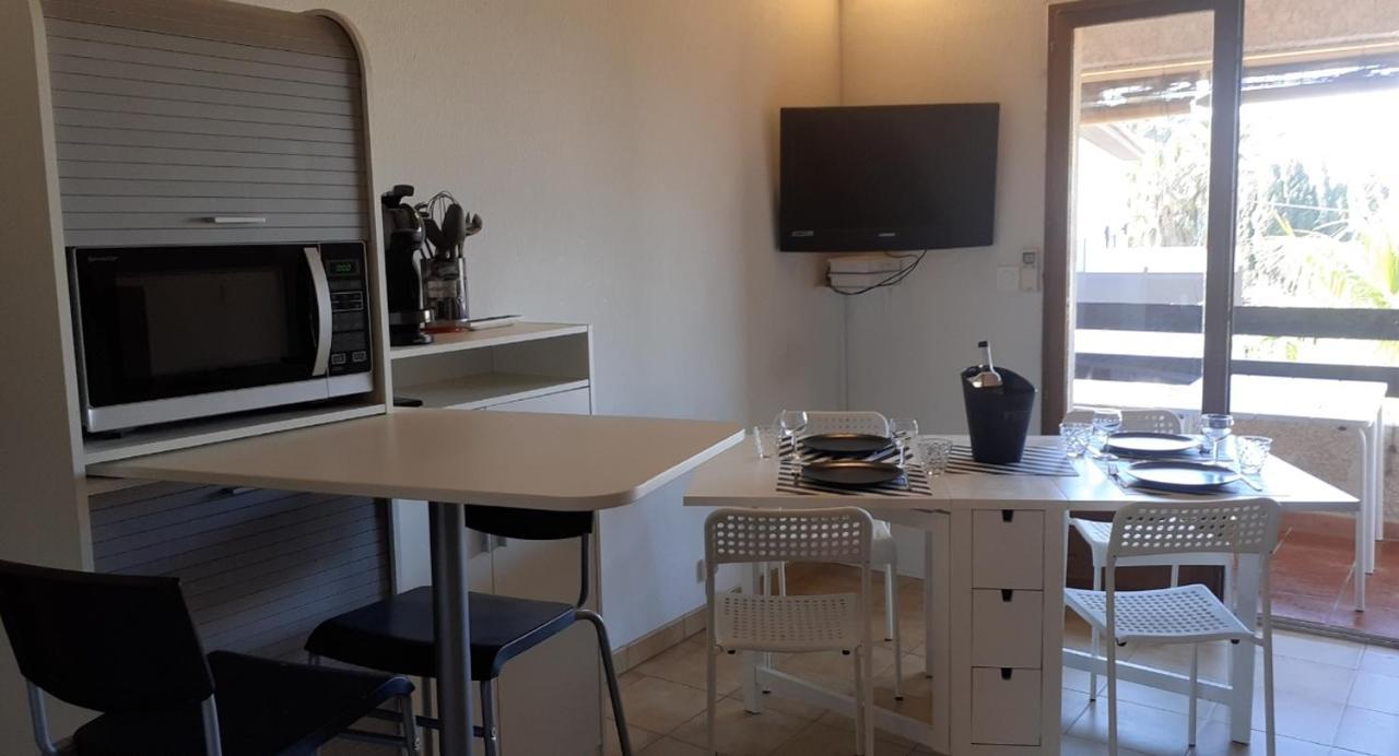 Appartement terrasse vue mer, plage gorguette à 1 minute à pied, wifi,clim, parking clos privatif Sanary-sur-Mer Esterno foto