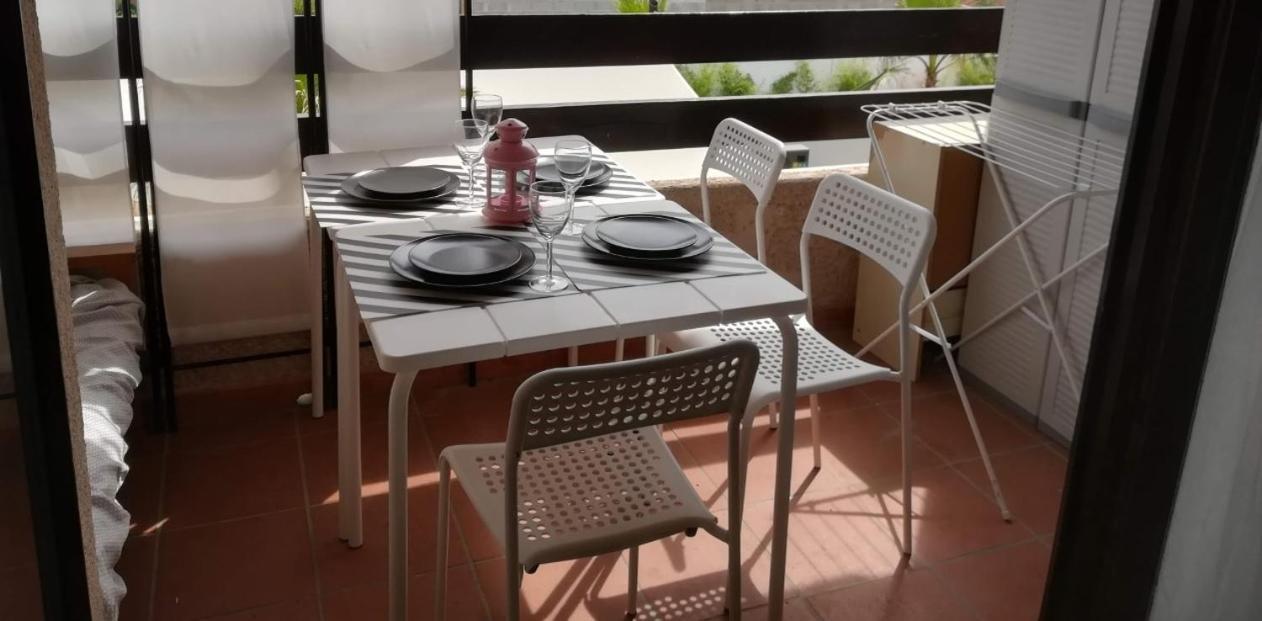 Appartement terrasse vue mer, plage gorguette à 1 minute à pied, wifi,clim, parking clos privatif Sanary-sur-Mer Esterno foto